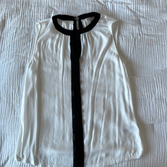 White and Black H&M Sleeveless Shirt - Picture 1 of 4